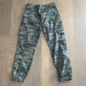 NWOT  Camo Cargo Jogger Pants